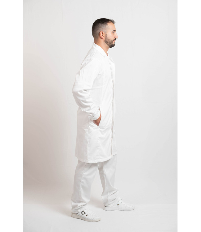 Camice bianco da uomo con collo alla coreana, bottoni a scomparsa e tasche a filetto.